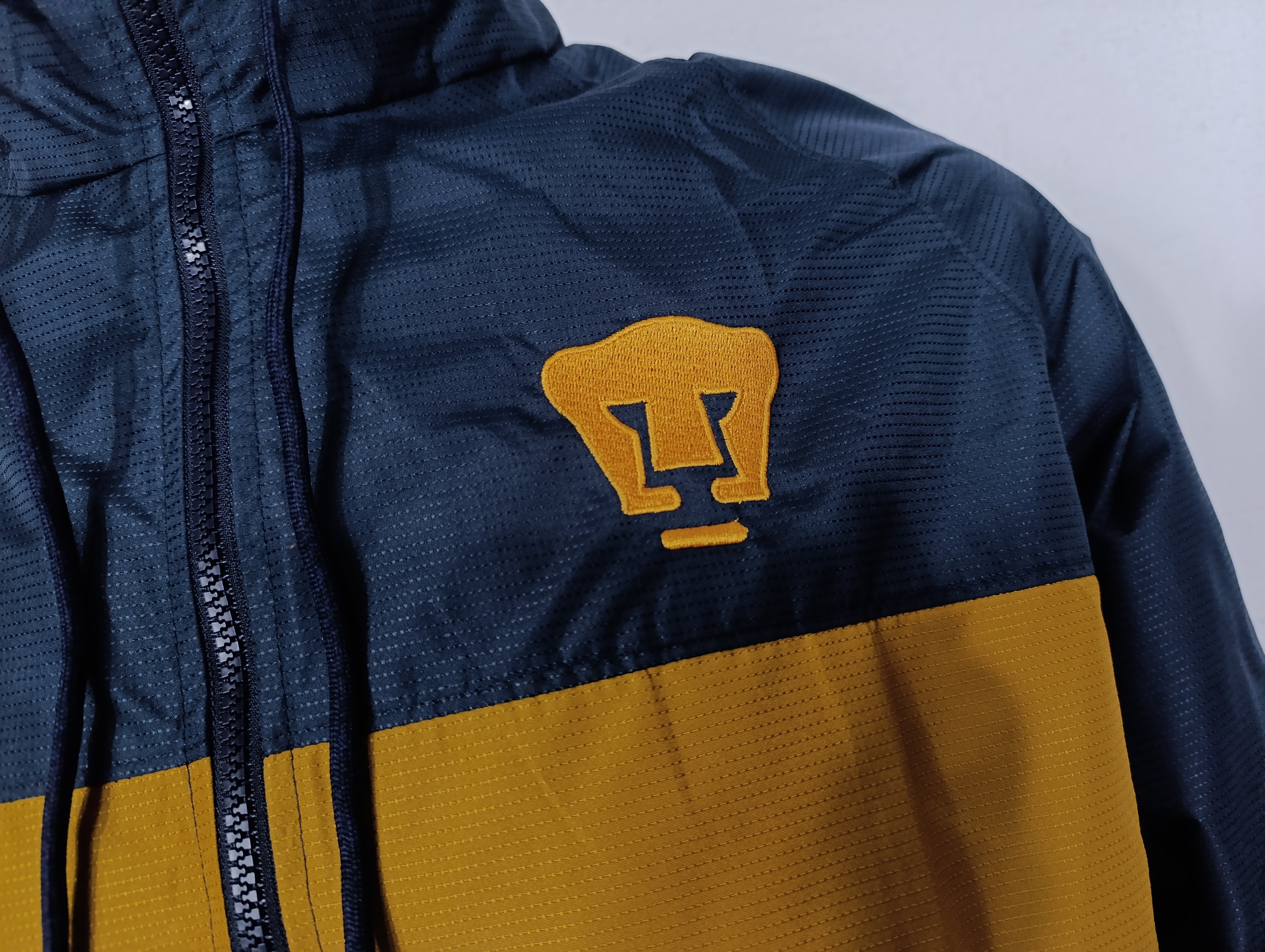 Rompevientos Pumas Hombre Nylon 100% Urbano