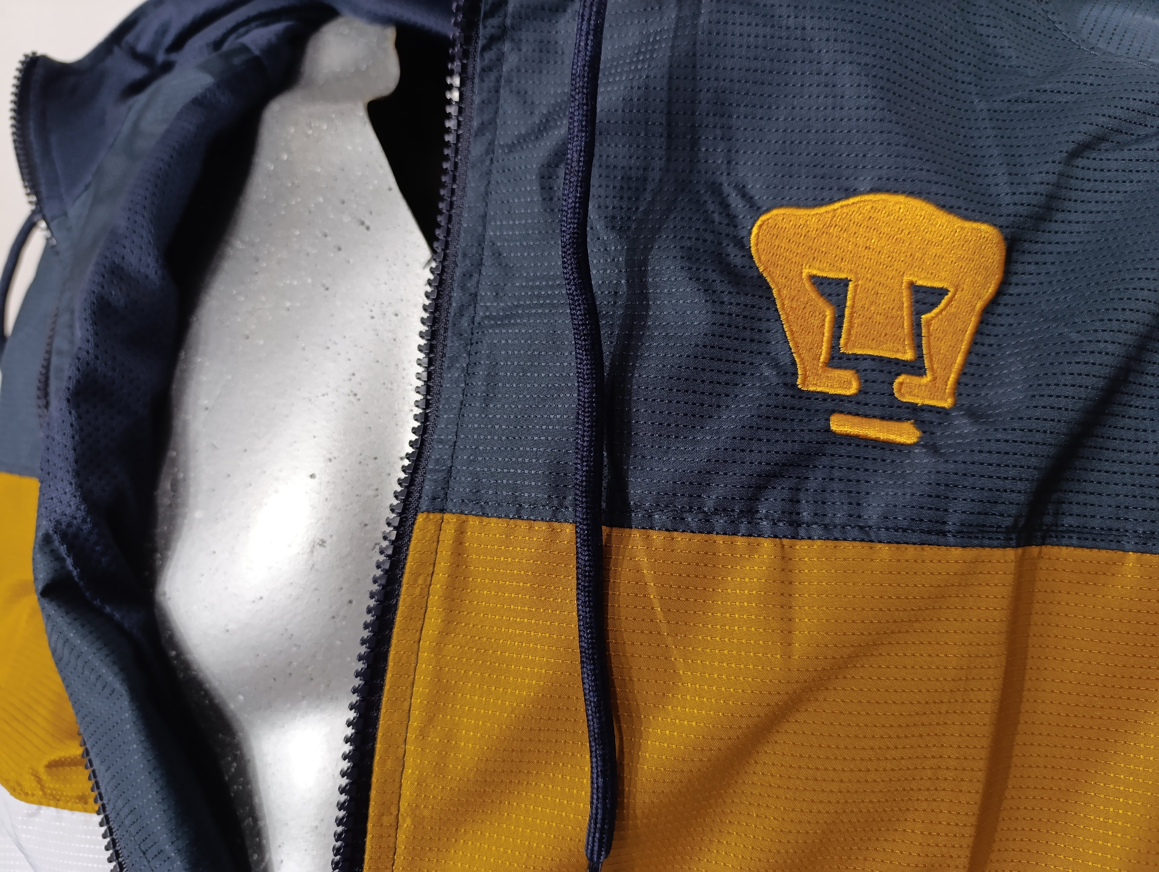 Rompevientos Pumas Hombre Nylon 100% Urbano